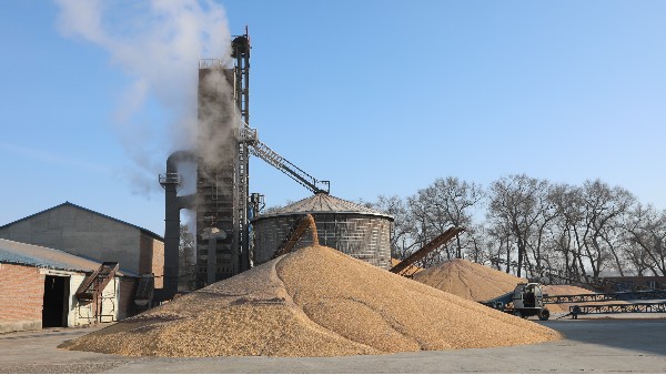 扭虧為盈，糧食烘干用上秸稈打捆直燃鍋爐就是省