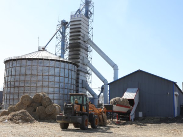 煤價上漲，糧食烘干用上生物質秸稈大包直燃熱風爐，一年省下30萬